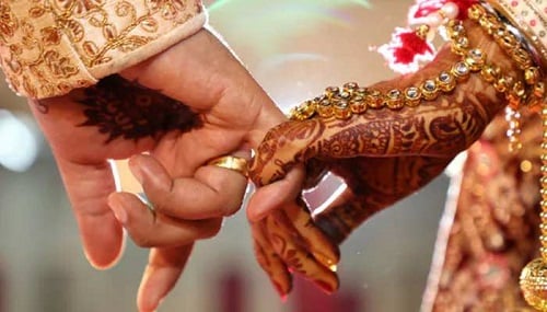 प्रेमिका से मिलने पहुंचे प्रेमी की गाँव के लोगों ने कराई शादी