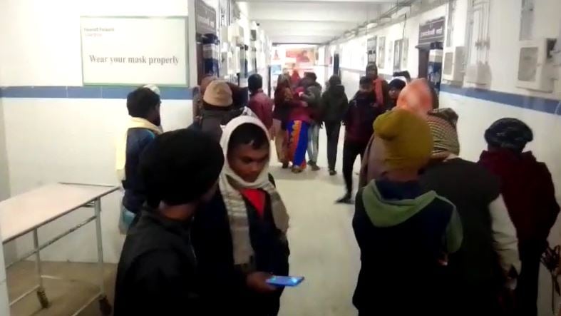 बक्सर : अलाव ताप रहे लोगों पर गिरी जर्जर पुरानी दीवार, एक की मौत, दूसरा गंभीर