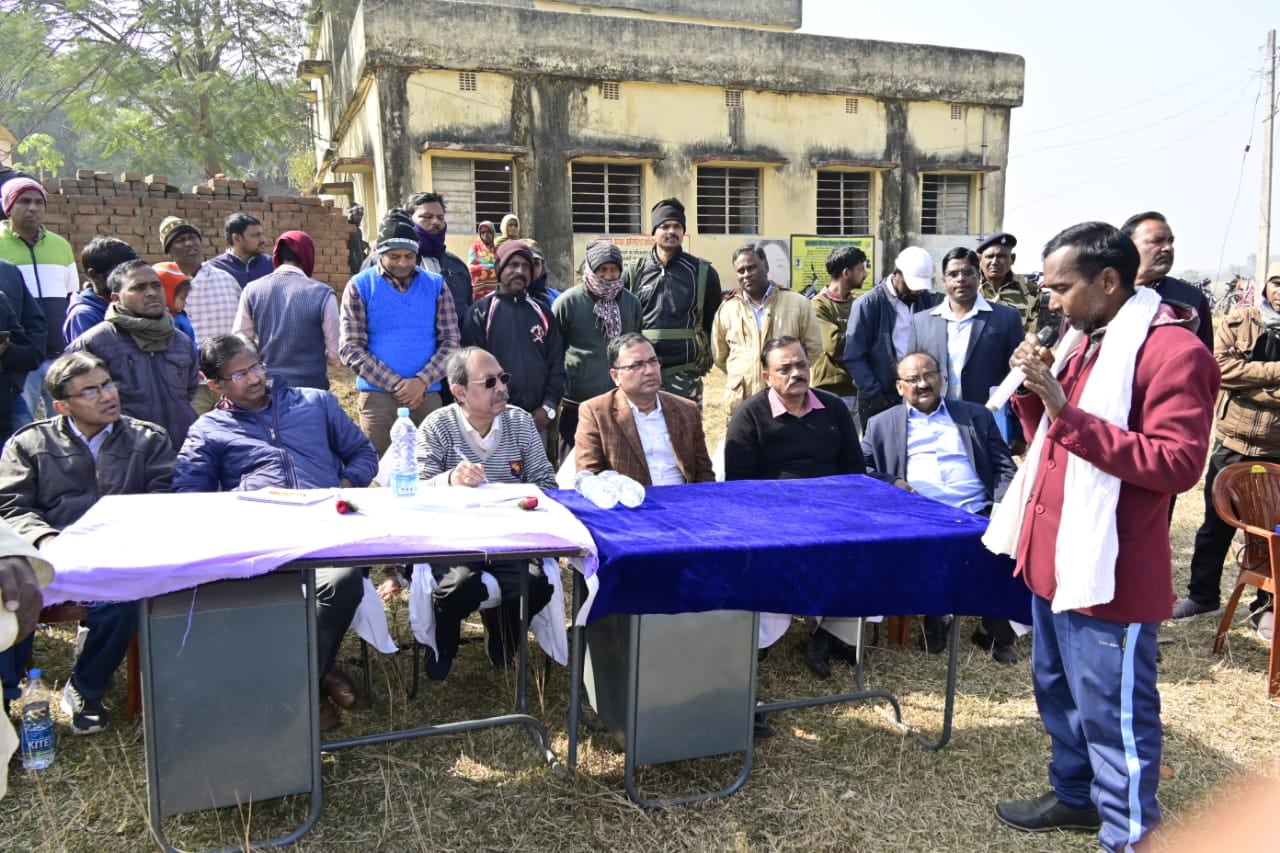 सुखाड़ का जायजा लेने केंद्रीय टीम पहुंची दुमका, स्थित का लिया जायजा