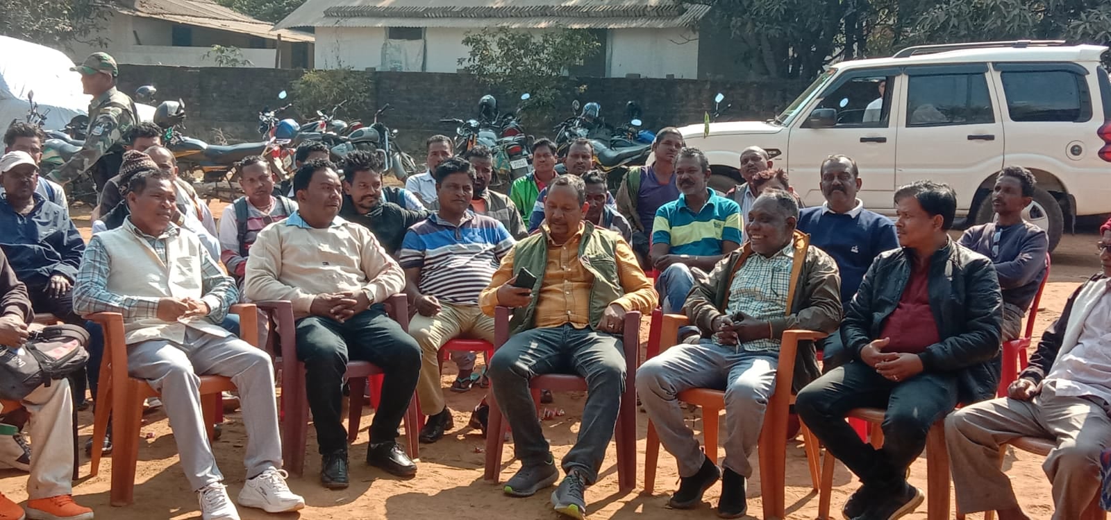 चाईबासा: सीएम हेमंत की खतियानी जोहार यात्रा को लेकर तैयारी तेज, विधायक दीपक बिरुवा ने कार्यकर्ताओं के साथ की बैठक