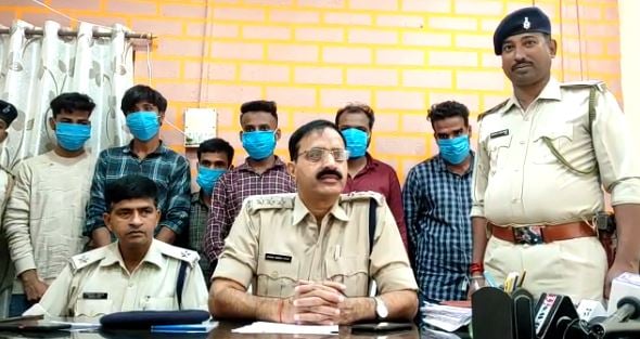 चलती गाड़ी का पीछा कर पुलिस ने फिल्मी स्टाइल में अपहृत को छुड़ाया, अपहरण की पीछे ये थी कहानी