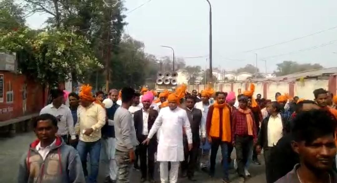 टोटो पर निकली 121 जोड़ों की बारात, विवाह का गवाह बनने को सड़क पर था धनबाद