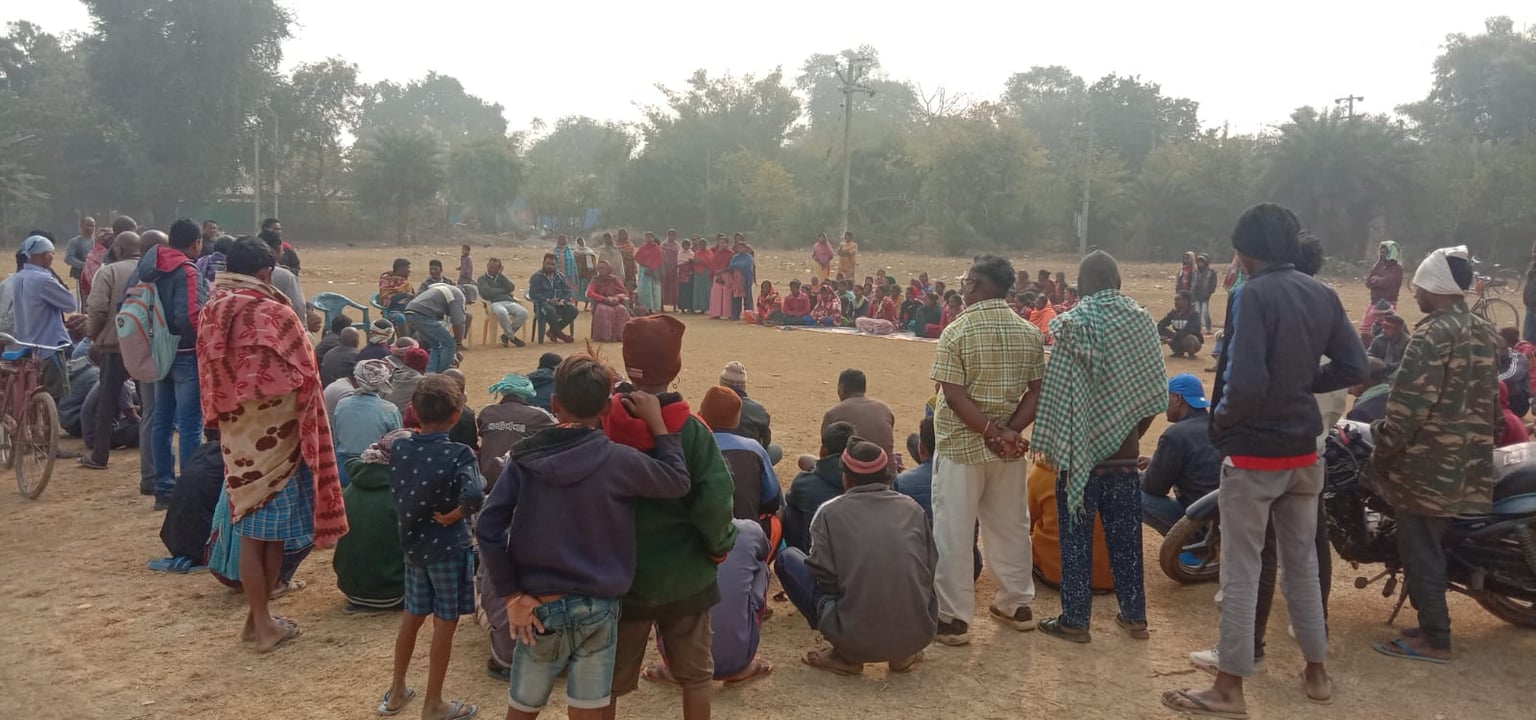 चाईबासा : सड़क हादसे में पीड़ित परिवार को मिला विधायक दीपक बिरुवा का साथ, कहा घायलों का होगा समुचित इलाज, नहीं बरती जाएगी कोताही