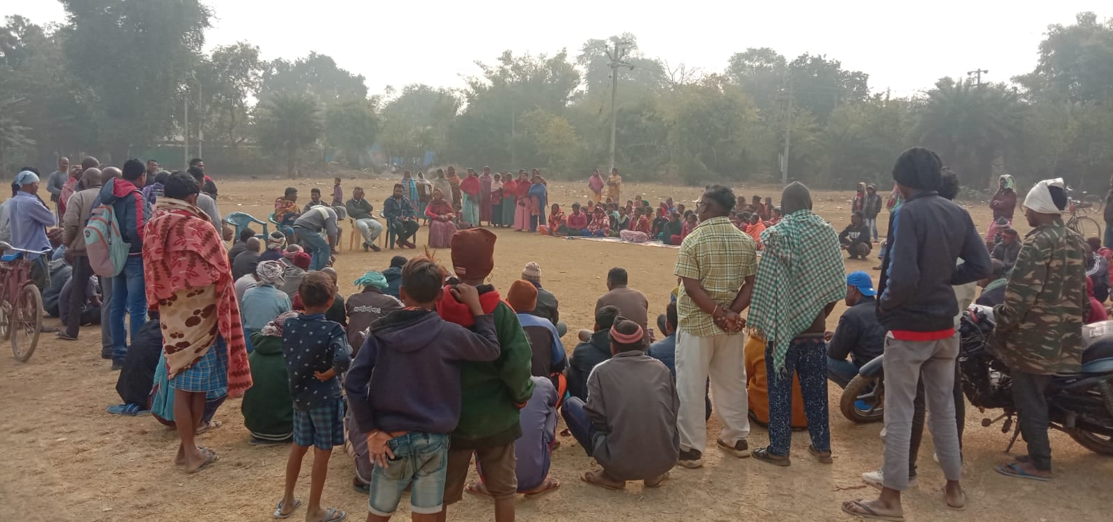 चाईबासा : सड़क हादसे में पीड़ित परिवार को मिला विधायक दीपक बिरुवा का साथ, कहा घायलों का होगा समुचित इलाज, नहीं बरती जाएगी कोताही