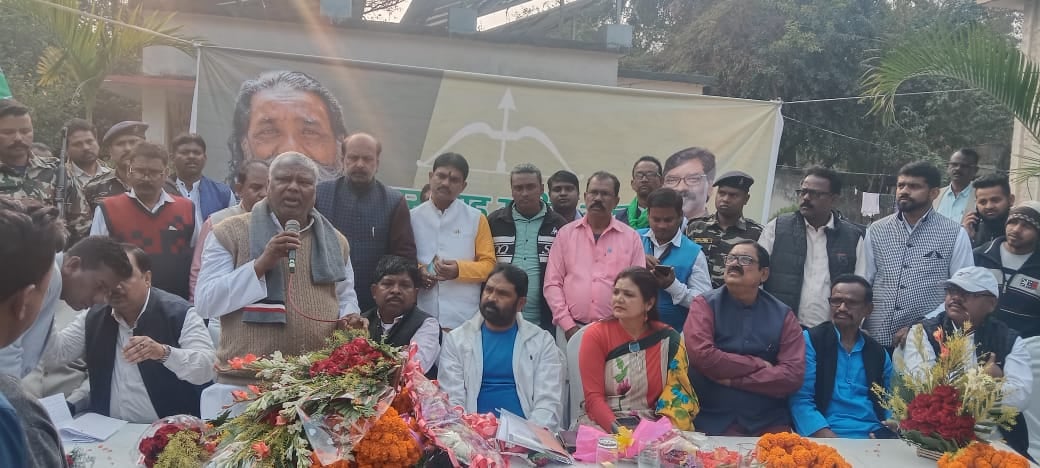 झामुमो धनबाद जिला समिति के विवाद पर क्या बोले  केंद्रीय महासचिव विनोद पांडे ,आप भी जानिए