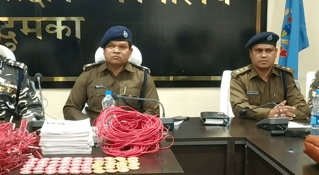 BREAKING: नक्सलवाद के खिलाफ दुमका पुलिस की बड़ी सफलता, भारी मात्रा में विस्फोटक बरामद
