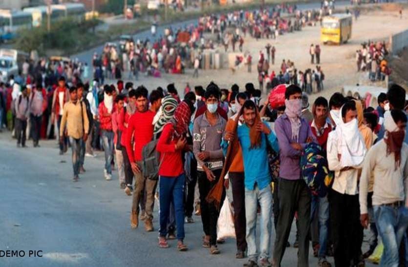 सरकार के भरोसे प्रवासी मजदूर लौटे थे घर, अब सरकारी बाबू नहीं कर रहे मजदूरी भुगतान