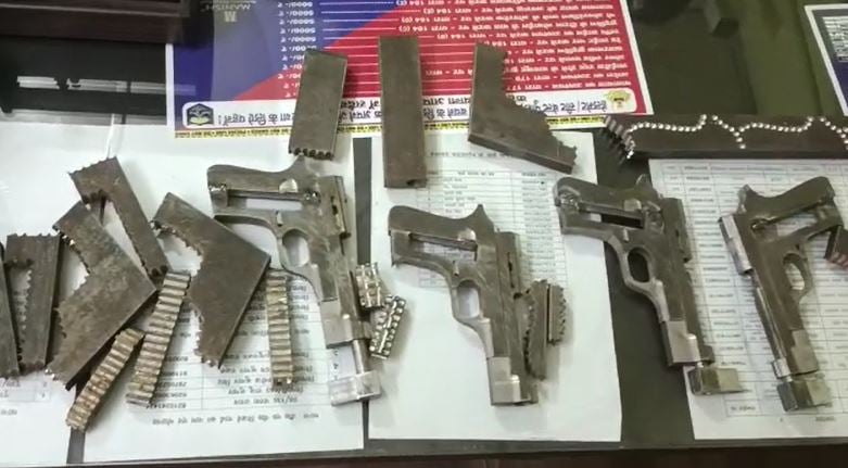 भागलपुर में मिनी गन फैक्ट्री का उद्भेदन, कई निर्मित व अर्ध निर्मित हथियार बरामद, 4 को किया गिरफ्तार