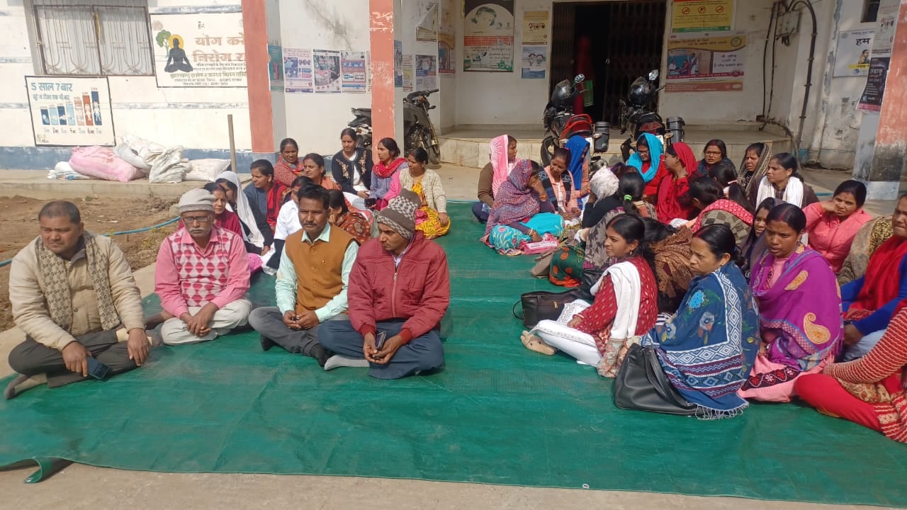 देवघर में पारा मेडिकल कर्मियों का धरना, जानिए क्या हैं इनकी मांगे