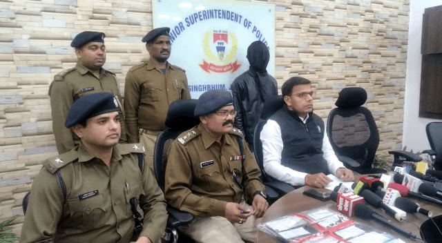 जमशेदपुर : पान गुमटी वाला चला रहा था अवैध लॉटरी का धंधा, करीब 20 लाख नकद के साथ गिरफ्तार, मुख्य सरगना फरार