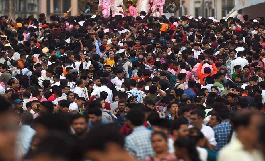 आइये, दुनिया की सबसे बड़ी आबादी में आपका स्वागत है, आबादी के मामले में भारत ने चीन को पछाड़ा