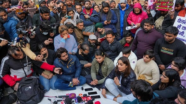 Wrestler Strike in Delhi : बृज भूषण शरण सिंह के इस्तीफे तक जारी रहेगा धरना, सरकार के आश्वासन से खुश नहीं रेसलर
