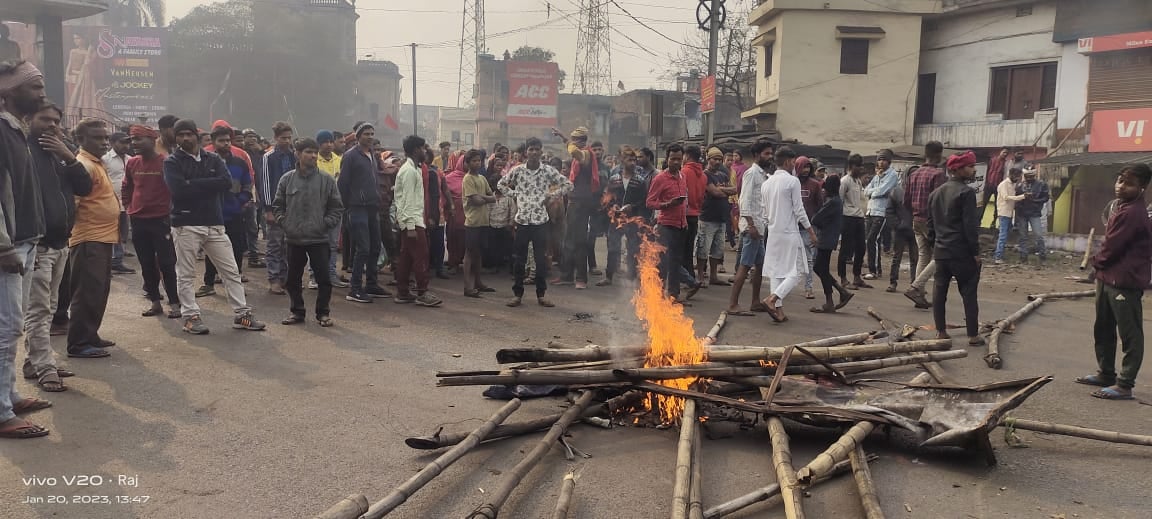 झरिया के कतरास मोड़ पर लाश रख प्रदर्शन ,पुलिस और विधायक निशाने पर, 15 घंटे के भीतर फिर चली गोली, जानिए पूरा डिटेल्स