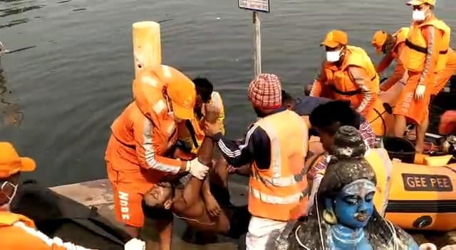 देवघर : शिवगंगा सरोवर में डूबने से एक की मौत, बाबा दर्शन से पहले स्नान करने पहुंचा था श्रद्धालु