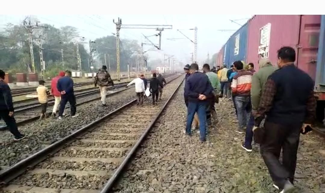 गोमो रेलवे जंक्शन पर ट्रेन से कटकर हेड कांस्टेबल की मौत, सौ मीटर तक फैले थे शरीर के टुकड़े
