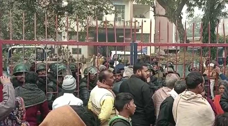 नालंदा : थाना में एक व्यक्ति ने फांसी लगाकर की आत्महत्या, परिजन ने पुलिस पर लगाया हत्या का आरोप