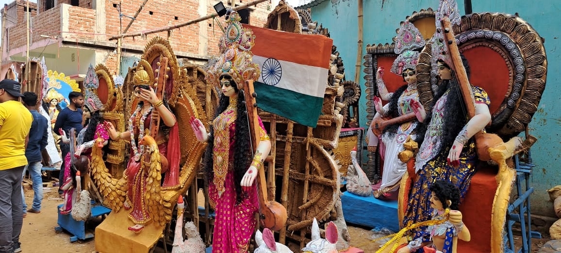 देवघर : सरस्वती पूजा को लेकर खूब हो रही आकर्षक प्रतिमाओं की बिक्री, मूर्तिकारों में खुशी