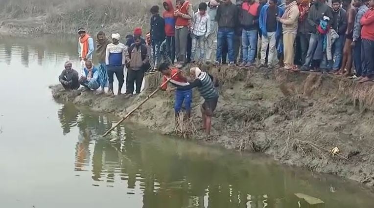 मुजफ्फरपुर : तीन बच्चों के साथ पोखर में डूबी गर्भवती महिला, हादसा या हत्या! जांच कर रही पुलिस
