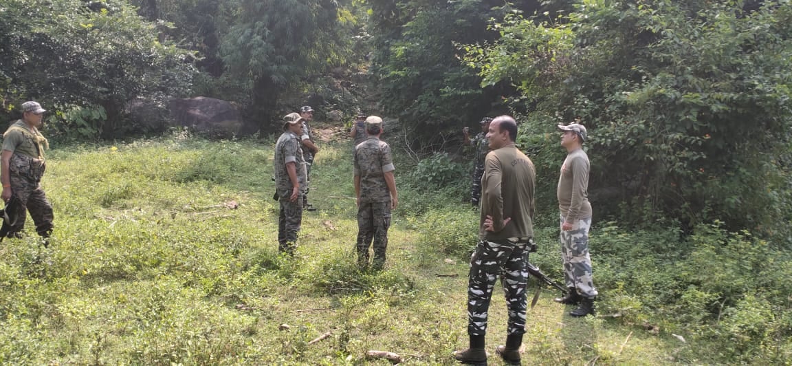 चतरा : सुरक्षाबल और माओवादी की आमने-सामने भिड़ंत, नक्सली के ढेर होने की सूचना !