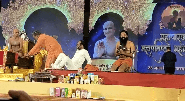 गिरिडीह : महापारना महाप्रतिष्ठा के दूसरे दिन किया गया योग, मुनि प्रसन्न सागर जी भी हुए शामिल