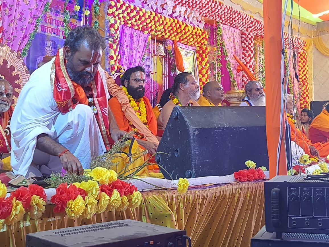 हैदरनगर में शतचंडी महायज्ञ से भक्ति मय महौल, अयोध्या के प्रेम शंकर दास जी महाराज ने कहा कि धर्म बचेगा तो देश बचेगा