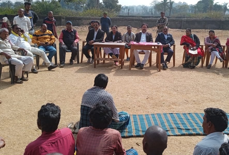 किशोरी के साथ न्याय करने के लिए चाहर दिवारी से बाहर निकलकर गांव में ही लगी कोर्ट, जानिए क्या हुआ फैसला