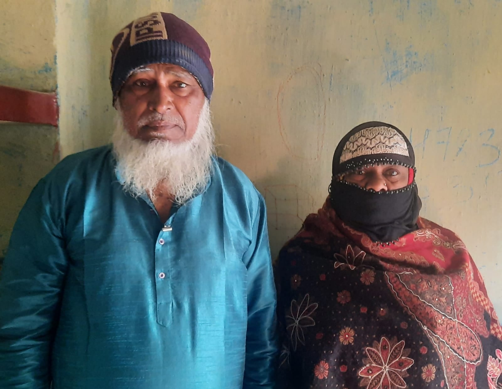 छह महीनों से बेटी के हत्या की गिरफ्तारी के लिए पुलिस थाने का चक्कर काट रहे हैं वृद्ध दंपत्ति, अब तक नहीं मिला न्याय