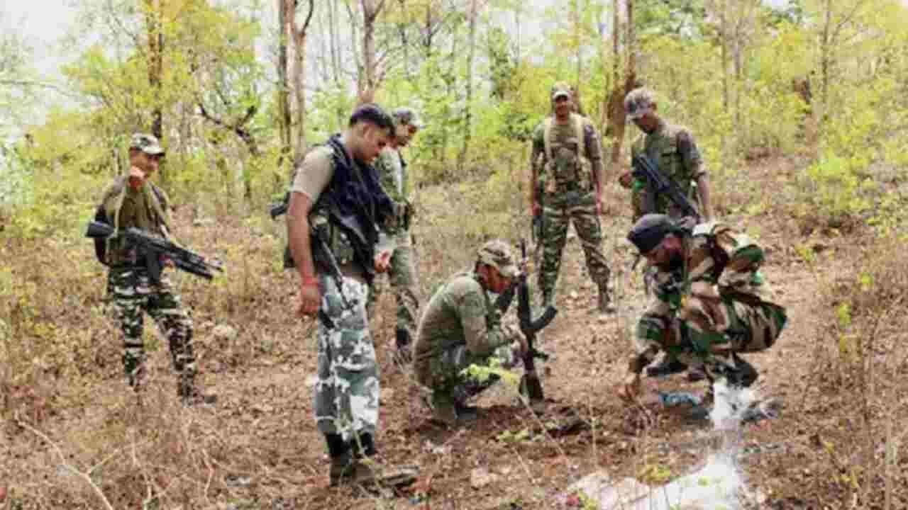 BREAKING : चाईबासा में आईईडी ब्लास्ट, सीआरपीएफ के तीन जवान घायल, एयरलिफ्ट कर लाया गया रांची