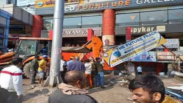 सक्रिय हुआ धनबाद नगर निगम, सिटी सेंटर के बेसमेंट पर गिरी गाज, जानिए अब आगे क्या