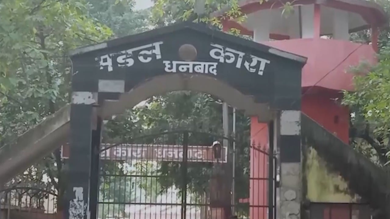 200 जवानों की टीम ने छान मारा धनबाद जेल का चप्पा-चप्पा, लेकिन पुलिस के हाथ सिर्फ खैनी -सिगरेट