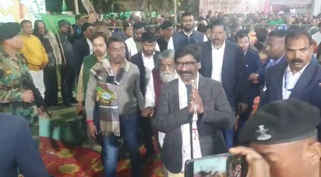 भाजपा के शीर्ष नेतृत्व को झारखंड के आदिवासी भाजपा नेताओं पर भरोसा नहीं - हेमंत सोरेन