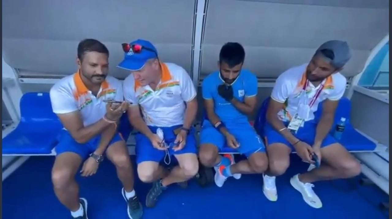 ऐतिहासिक जीत के लिए प्रधानमंत्री नरेंद्र मोदी ने भारतीय हॉकी टीम के कोच और कप्तान को  फोन पर दी बधाई