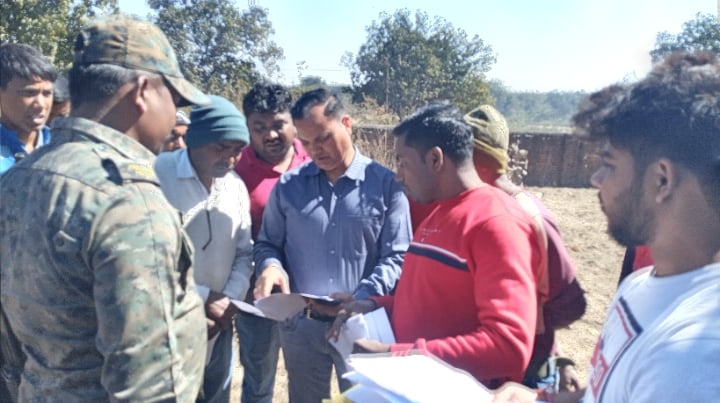 रामगढ़: अवैध कब्जा धारियों के खिलाफ प्रशासन का अभियान फेल, पुलिस की कमी के कारण लौटना पड़ा खाली हाथ