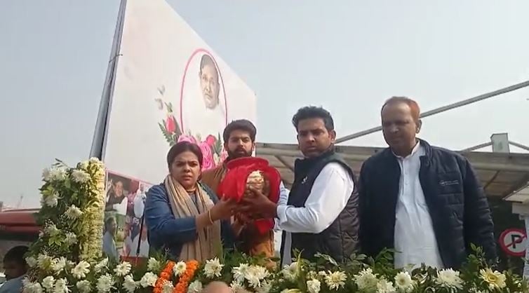 शरद यादव का अस्थि कलश पहुंचा पटना, राजद कार्यालय में दी गई श्रद्धांजलि