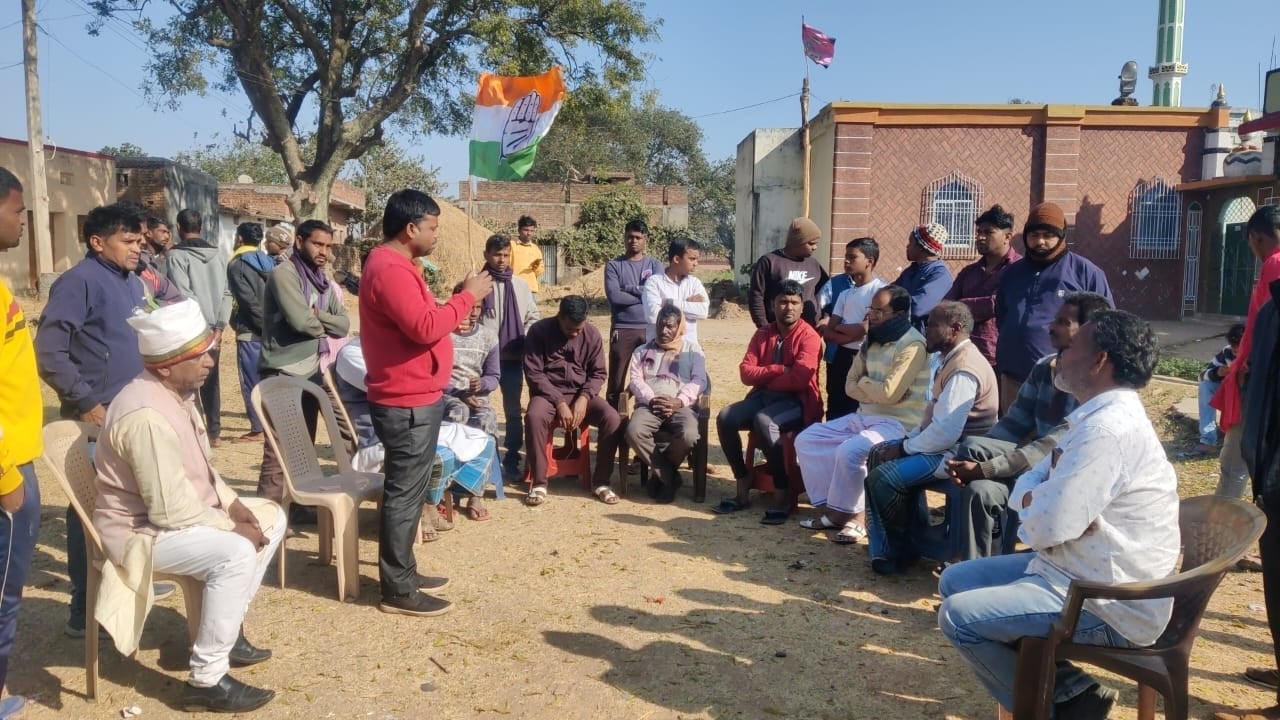 रामगढ़ उपचुनाव: यूपीए उम्मीदवार बजरंग महतो ने शुरू किया चुनावी दौरा, सांसद पर बोला हमला