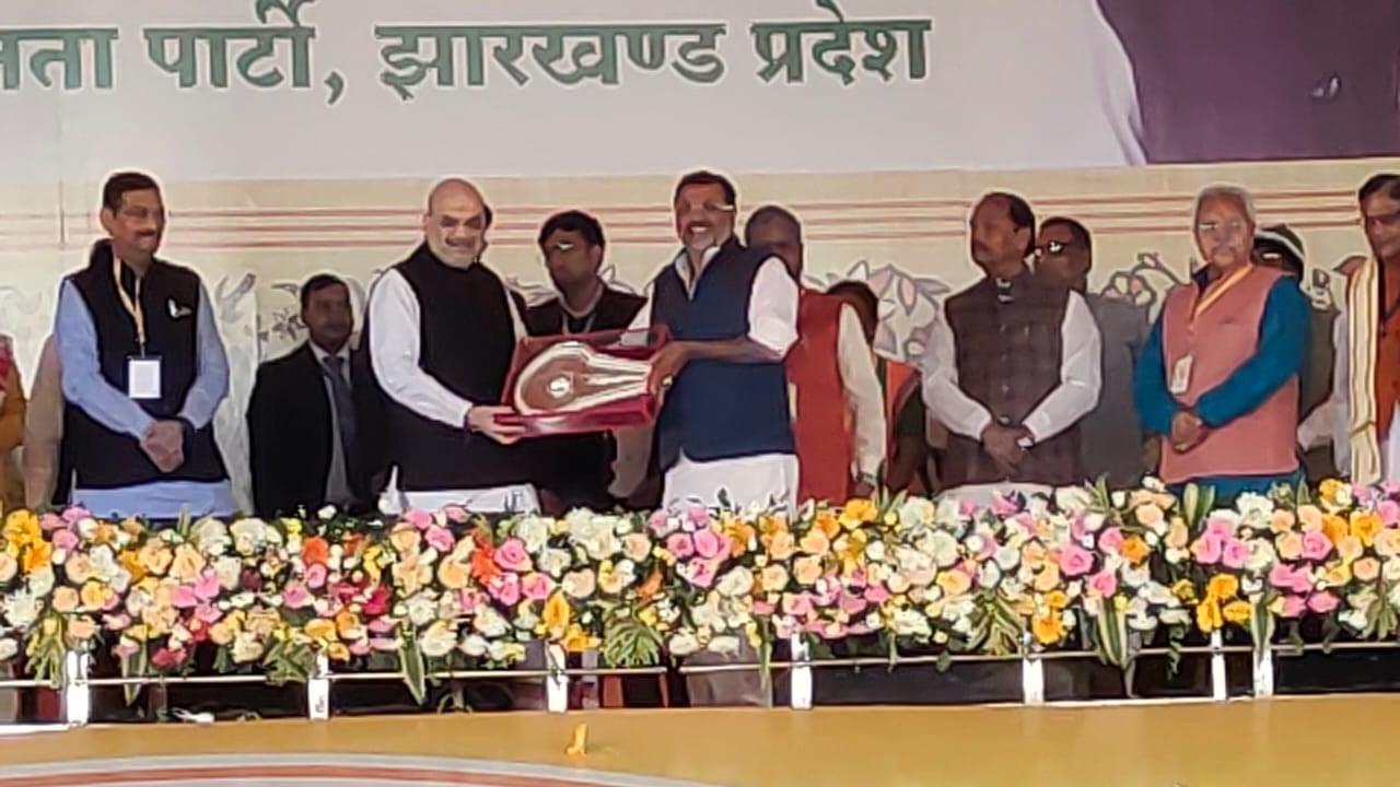 हेमंत सरकार पर अमित शाह का बड़ा हमला, कहा झारखण्ड में हाथ से नहीं, ट्रैक्टर और रेलवे वैगन से होती है लूट