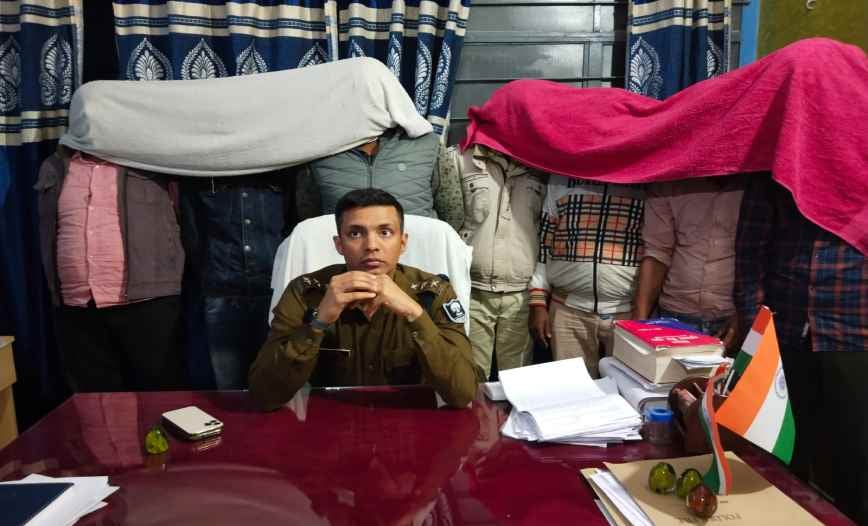 बिहटा: आबकारी विभाग के फर्जी पदाधिकारी बन फिरौती मांगने वाले 7 लोग गिरफ्तार