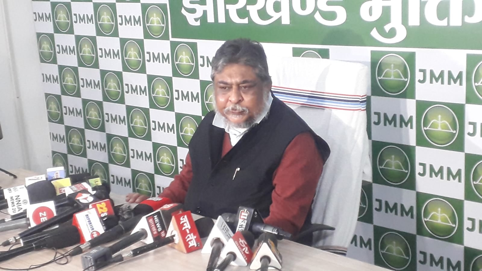 अमित शाह के दौरे के दौरान बंद किया गया बाबा का मंदिर, क्या प्राइवेट हो गये हैं बाबा?, झामुमो ने उठाए सवाल