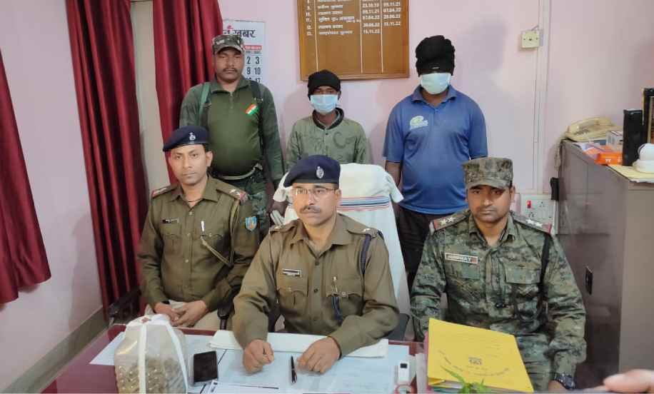 पीएलएफआई सदस्य निरल पुर्ती उर्फ निरल टोपनो को घर से पुलिस किया गिरफ्तार, 160 पीस जिंदा कारतूस भी बरामद