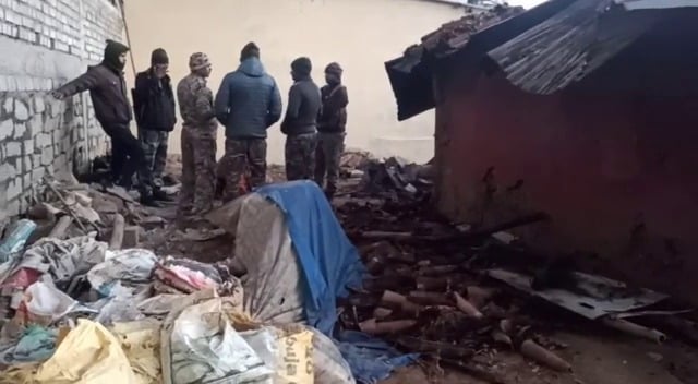 KHUNTI : कच्चे मकान में लगी आग, घर में सो रही मां-बेटी की जिंदा जलने से मौत