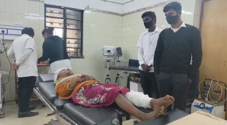 पिता की हैवानियत : 6 साल की मासूम को लोहे के सिक्कड़ से बांध की पिटाई फिर गर्म सलाखों से दागा शरीर