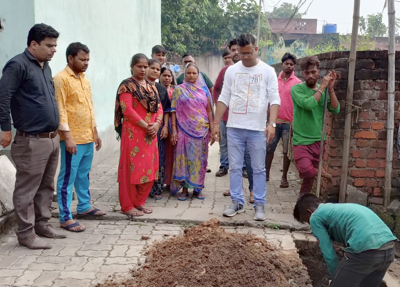 खबर का असर : विभाग में आई बिजली सी तेजी, अब बांस के खंभों की जगह लगेंगे सीमेंट के पोल