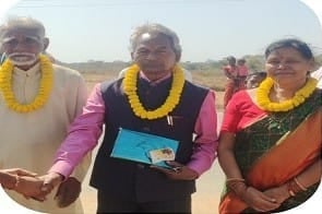 चाईबासा : पद्मश्री डॉ जानुम सिंह सोय पहुंचे घाटशिला काॅलेज, गांव में हुआ भव्य अभिनंदन