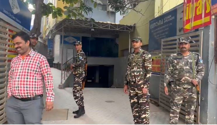 जेडीयू MLC राधाचरण साह के आवास पर दूसरे दिन भी IT की रेड, कई अहम दस्तावेज के साथ कैश भी बरामद