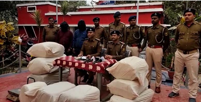 सुपौल में 246 किलो गांजा और एक कार के साथ 2 तस्कर गिरफ़्तार, 80 हजार नक़दी व 2 मोबाइल भी ज़ब्त