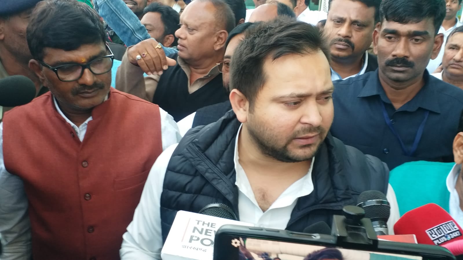 ओल्ड बंगाल में भाजपा की हालत पतली, झारखंड पहुंचते ही तेजस्वी की दहाड़, सत्ता हाथ से गयी तो बार-बार अमित शाह आ रहें हैं बिहार