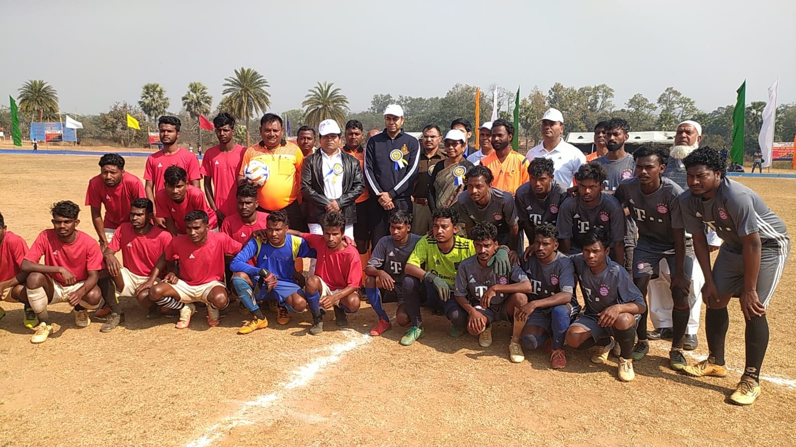 दुमका में फुटबॉल टूर्नामेंट का आगाज, युवाओं को समाज की मुख्य धारा से जुड़ने का मिलेगा मौका