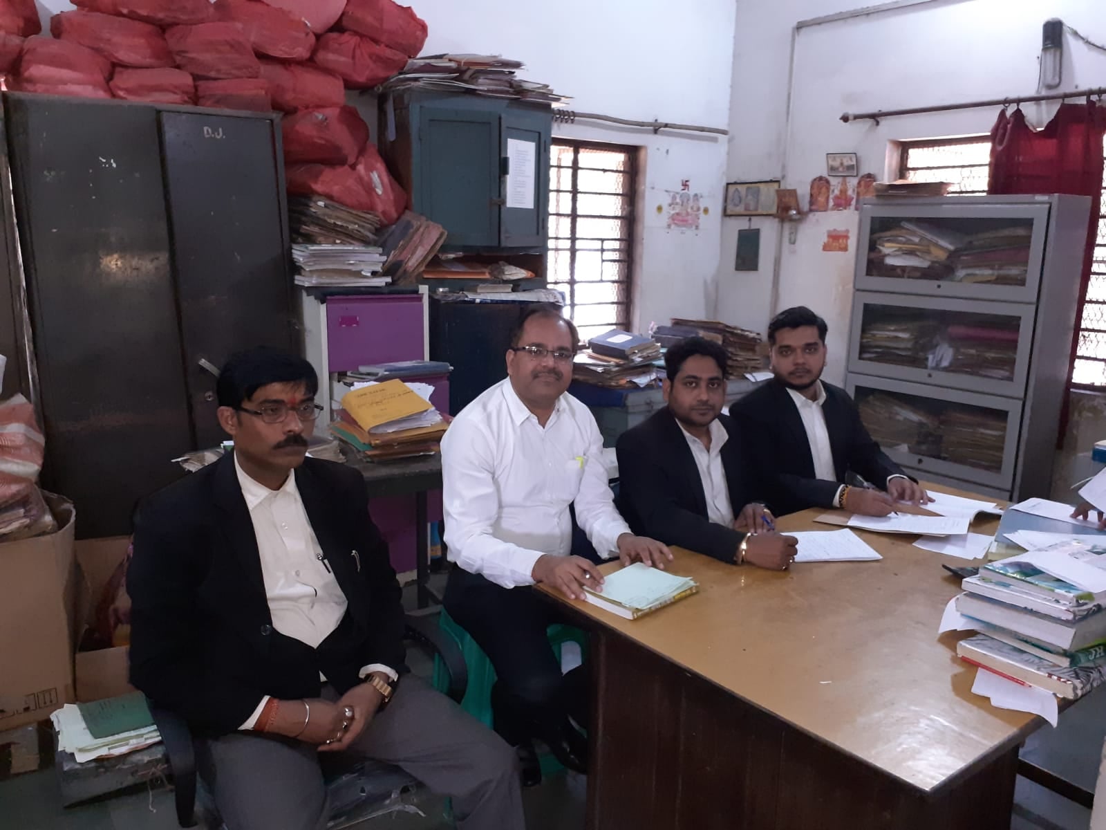 धनबाद जेल में बंद पांच बंदियों की पैरवी करने वाला कोई नहीं, लीगल ऐड डिफेंस कांउसिल की टीम पहुंची धनबाद जेल