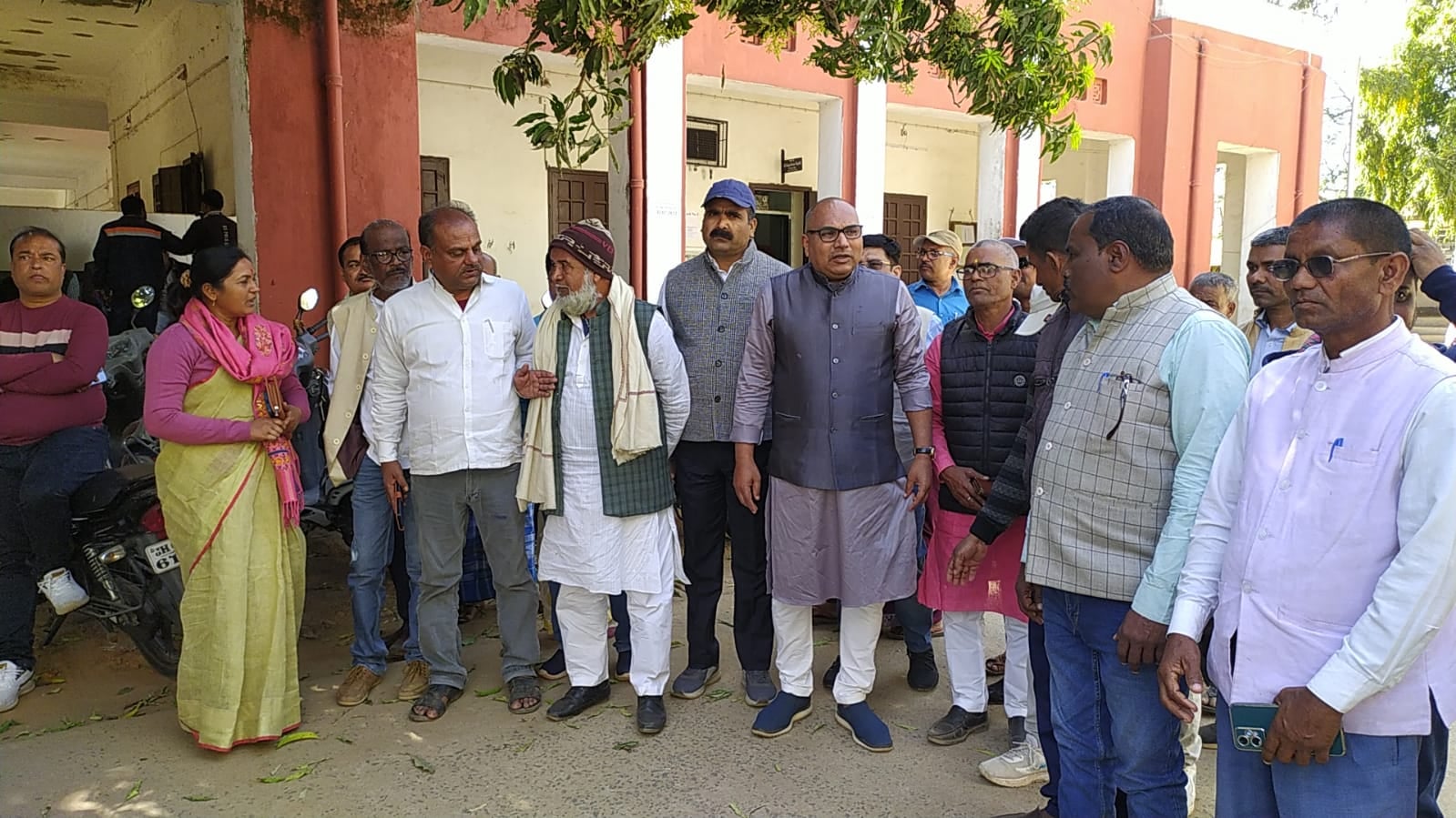 दुमका : सड़क जाम और सरकारी काम में अवरोध मामले में कांग्रेस विधायक प्रदीप यादव समेत 17 बरी