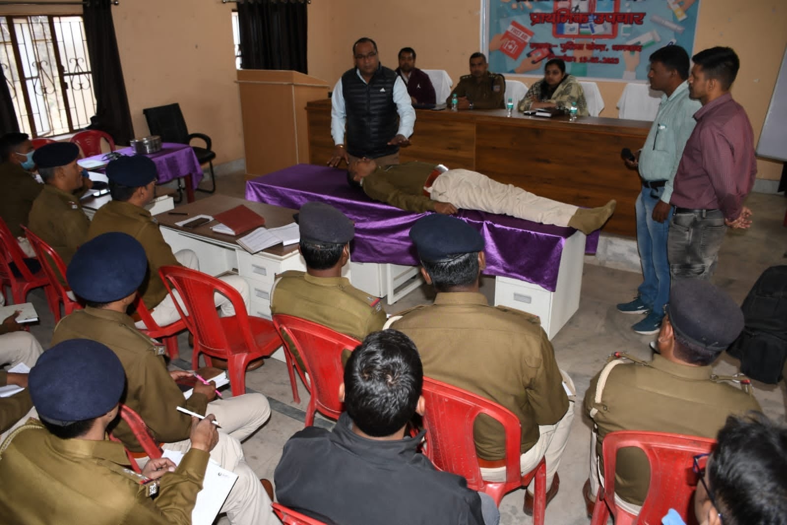 किसी आपदा के समय कैसे लोगो को बचाया जाये, पुलिस को दिया गया प्रशिक्षण